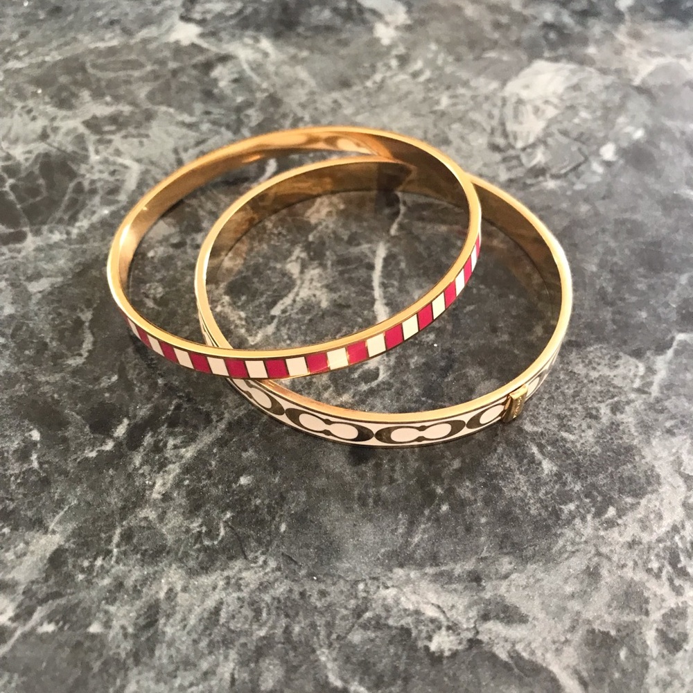 Coach. Set of 2 bangle bracelets. Pink and gold